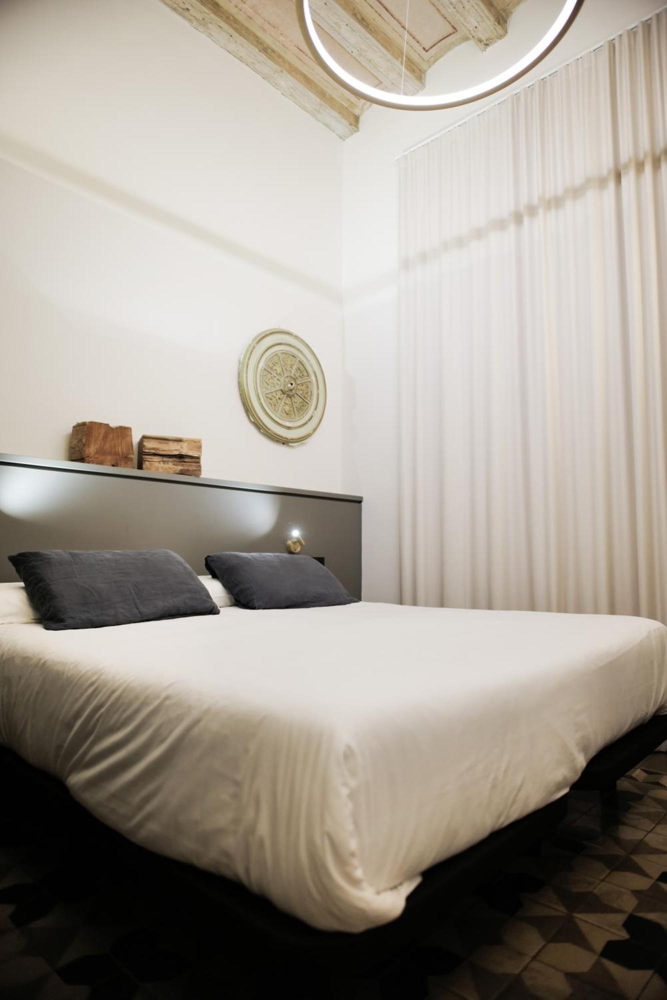Hostal Porxos Garden Barcelona Buitenkant foto