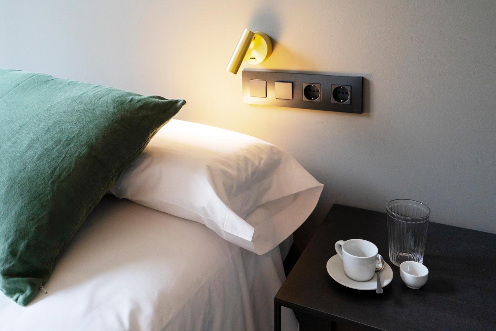 Hostal Porxos Garden Barcelona Buitenkant foto