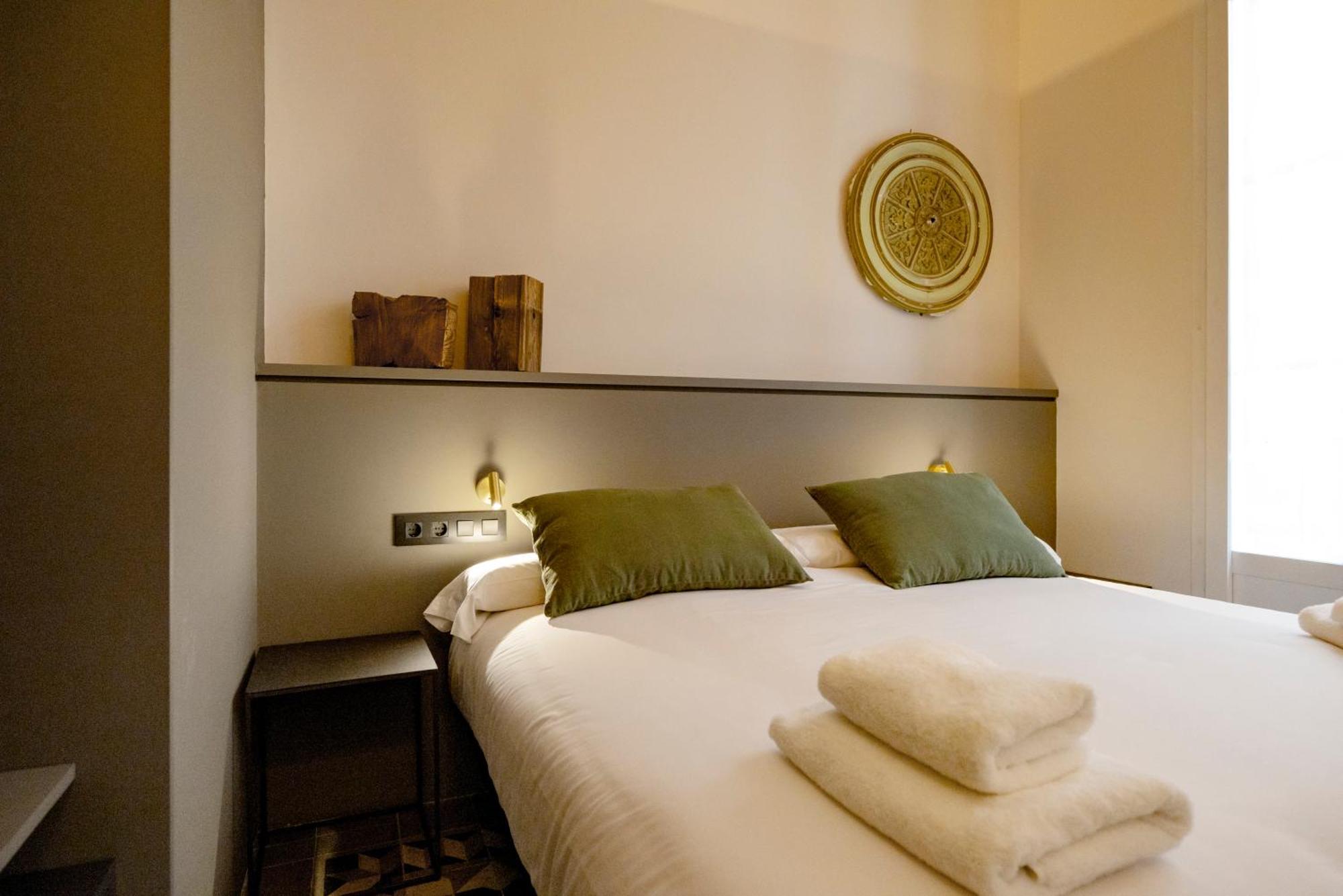 Hostal Porxos Garden Barcelona Buitenkant foto