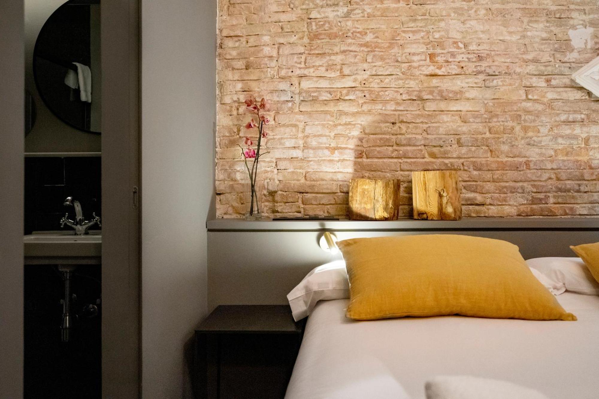 Hostal Porxos Garden Barcelona Buitenkant foto